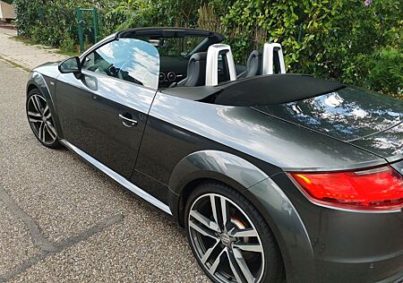 Audi TT Roadster 2.0 TFSI S tronic quattro -