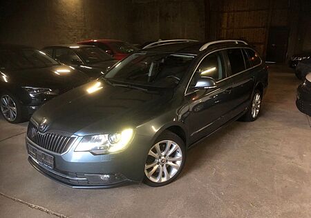 Skoda Superb Combi Ambition 2.0 TDI*XENON*SHZ*TEMPOMAT