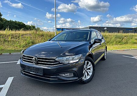 VW Passat Volkswagen 1.6 TDI SCR DSG Conceptline Conceptline
