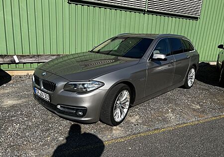 BMW 530d xDrive Touring A Luxury Line Luxury Line