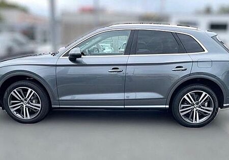 Audi Q5 55 TFSI e S tronic quattro -