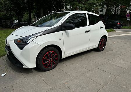 Toyota Aygo (X) Aygo (X) 1,0-l-VVT-i Team Deutschland Team D...