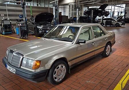 Mercedes-Benz E 230 124 230 E