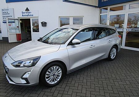 Ford Focus 1.0 Turn. "Titanium" LED + Navi + PDC