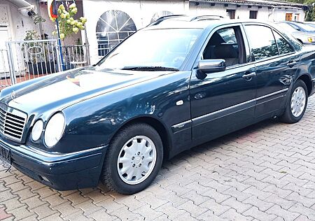 Mercedes-Benz E 200 ELEGANCE