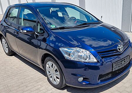 Toyota Auris ,Klima-Aut.,Tempo.,Sitzh.,AHK,Scheckh.,TüV