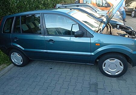 Ford Fusion 1,6 16V + +