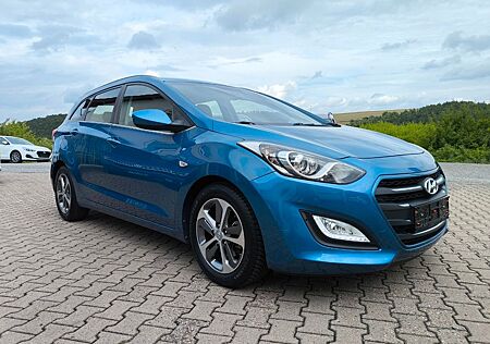 Hyundai i30 CW 1.4 YES! Kamera PDC 1.Hand nur 35.900KM