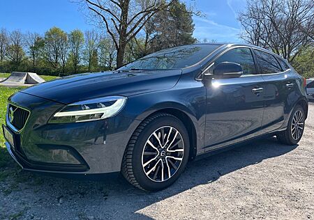 Volvo V40 Momentum / Kamera / Tempomat / PDC