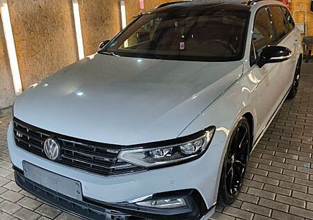 VW Passat Variant Volkswagen Elegance - 4Motion R-Line Edition