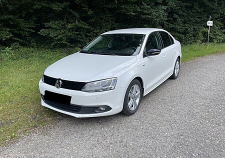 VW Jetta Volkswagen 1.6 TDI MATCH