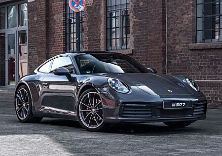 Porsche 992 911 Carrera 4