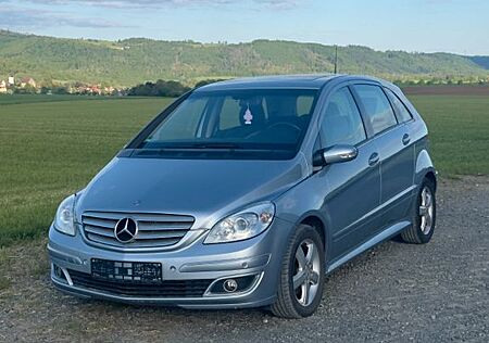 Mercedes-Benz B 200 -