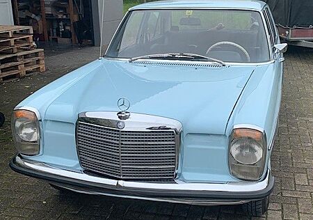 Mercedes-Benz 200 /8