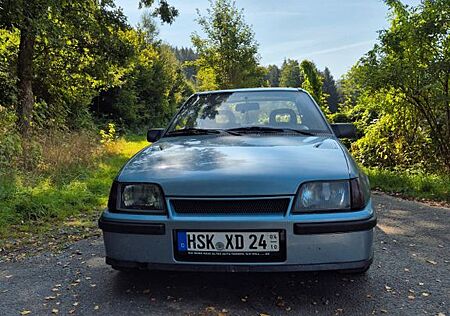 Opel Kadett E Stufenheck 2.0i 16V C20XE