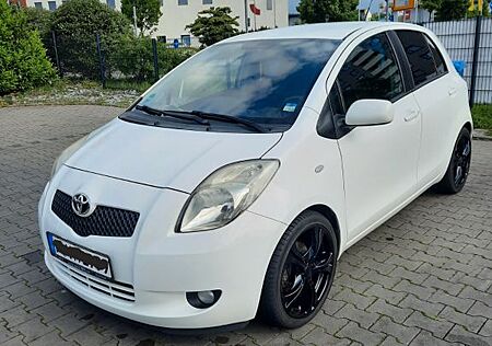 Toyota Yaris 1,3-l-VVT-i Executive Executive