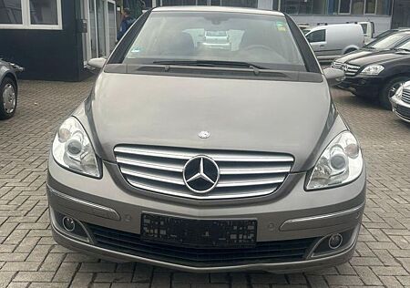 Mercedes-Benz B 170 *Automatik*PDC V+H*AHK*PANO*SHZ*TÜV NEU