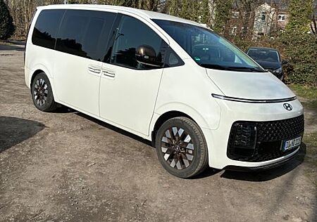 Hyundai Staria Signature 4WD