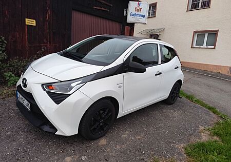 Toyota Aygo (X) Aygo (X) 1,0-l-VVT-i x-business x-business