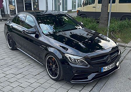 Mercedes-Benz C 63 AMG AMG 63 Performance und Komfort in Top-Zustand