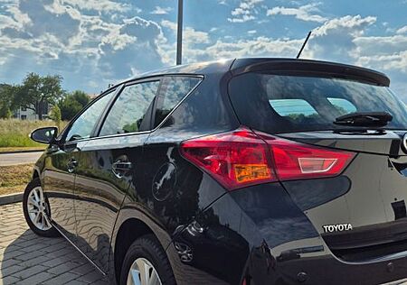 Toyota Auris 1,6-l- Gepflegt