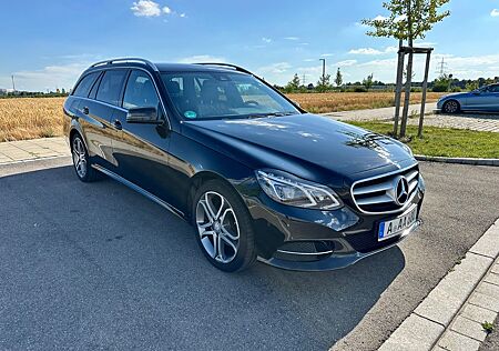 Mercedes-Benz E 220 BlueTEC BE T Edition AVANTG. Auto. Edi...