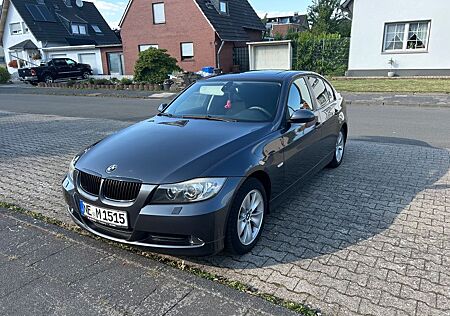 BMW 320i - E90