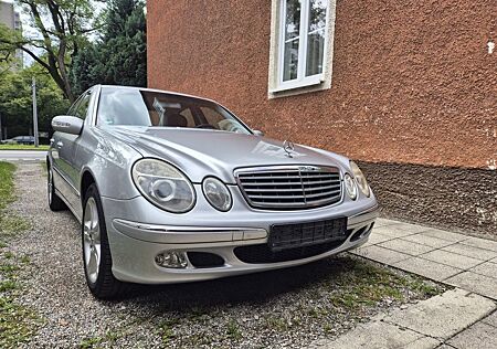 Mercedes-Benz 200 E- Automatik Kompressor Limousine