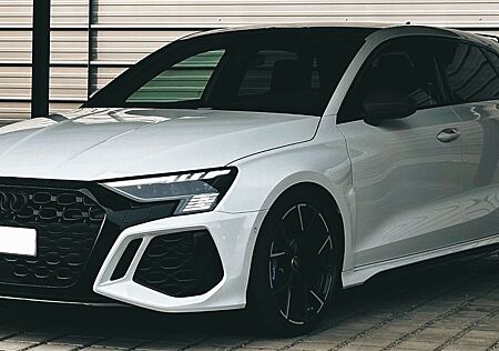 Audi RS3 SPORTBACK |KERAMIK|HuD|PANO|CARBON|B&O|290