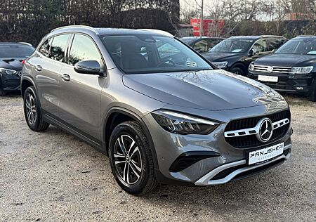Mercedes-Benz GLA 180 GLA180d Aut Widescreen LED Navi Kamera 1 Hand