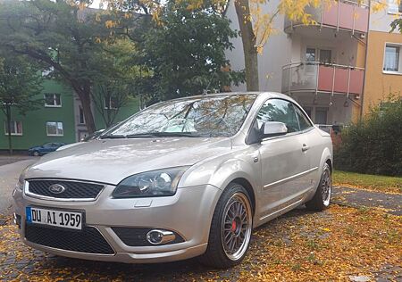 Ford Focus CC 2,0 Pininfarina Model
