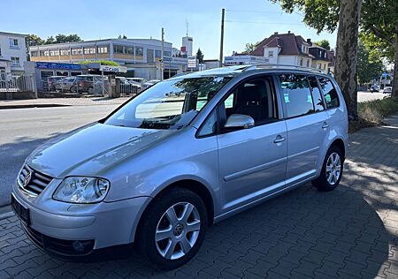 VW Touran Volkswagen 1.6 FSI Automatik Highline Highline