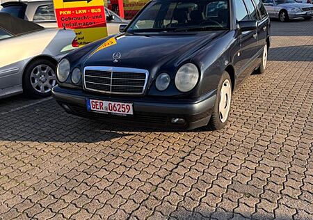 Mercedes-Benz E 320 CLASSIC