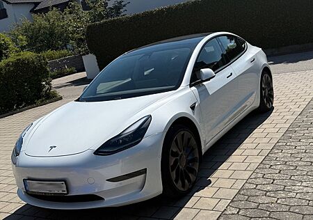 Tesla Model 3 Allradantrieb mit Dualmotor Performa...
