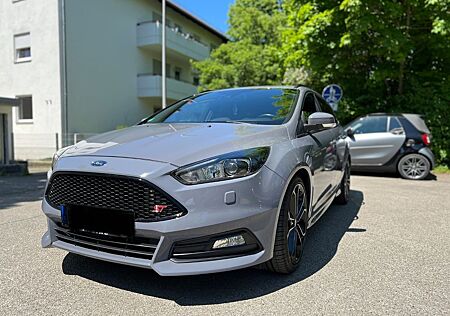 Ford Focus 2,0 EB ST Leder-Exklusiv-Paket Turnier ST