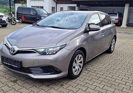 Toyota Auris Cool