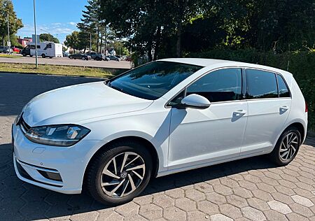 VW Golf Volkswagen 1.6 TDI Sound