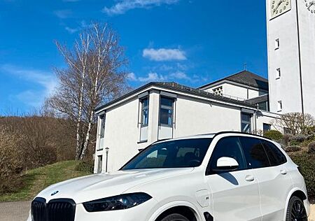 BMW X5 50 e xDrive M Sport Pro Luft Pano 22 Zoll AHK