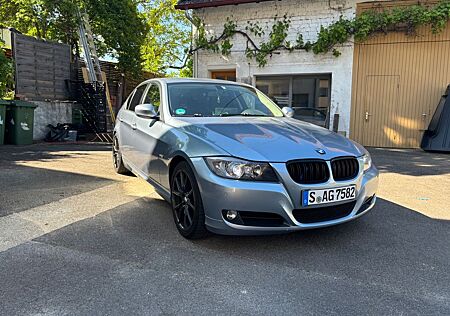 BMW 318i - E90