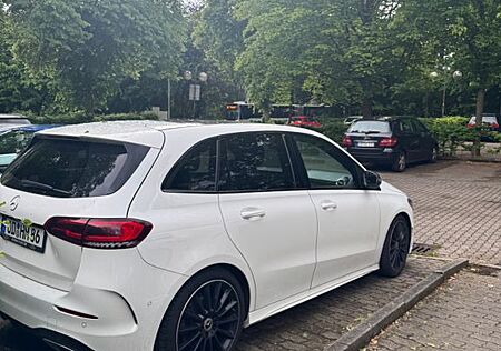 Mercedes-Benz B 220 d AMG Line Panorama Multibeam Night Wide