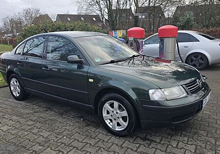 VW Passat Volkswagen 1.6 Basis