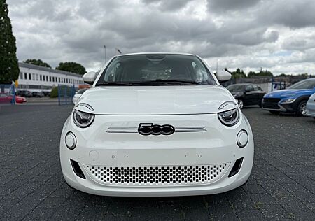 Fiat 500E LED + Sitzheizung + Totwinkel