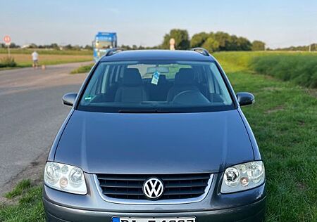 VW Touran Volkswagen 1.6 FSI Automatik CarPlay Tip Top