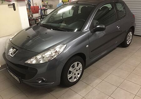 Peugeot 206 + mit nur 36.800 km aus erster Hand