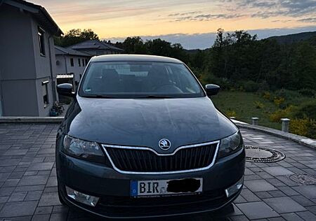 Skoda Rapid 1.6 TDI 90PS| 1.Hand| 8-Fach bereift