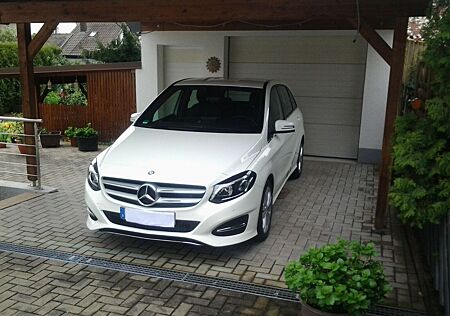 Mercedes-Benz B 180 7G-DCT Urban, Navi, AHK, Rentnerfahrzeug
