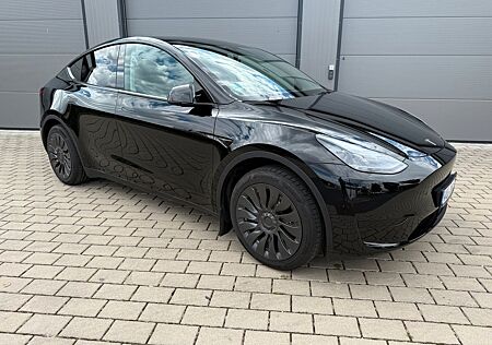 Tesla Model Y SR RWD Top Zustand mit nur 13.600km
