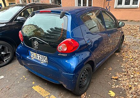 Toyota Aygo (X) gebraucht kaufen Toyota Aygo (X) Aygo (X) 1,0 - blau 1.Hand neue Reifen TÜV 2027