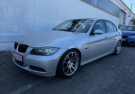 BMW 320i -
