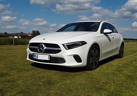 Mercedes-Benz A 220 d DCT - Burmester Parktronic 360°